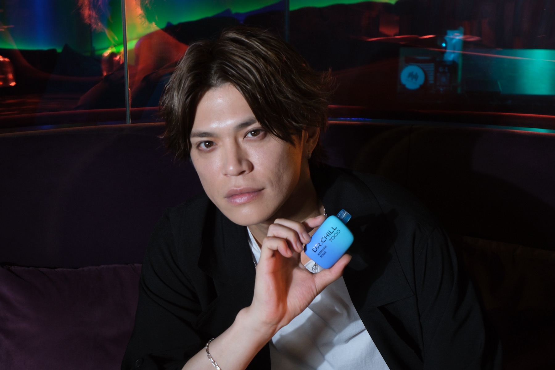 山本裕典さん DR.CHILL7000 を手に